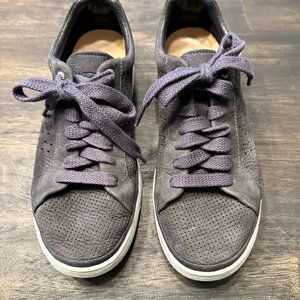 UGG Men's shows 7.5